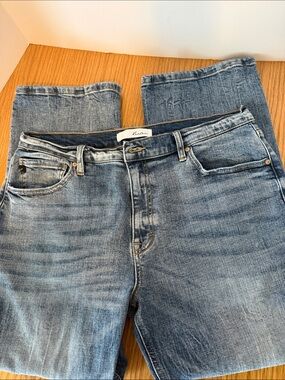 KanCan Women's Boyfriend Jeans Light Blue Wash 31 waist
